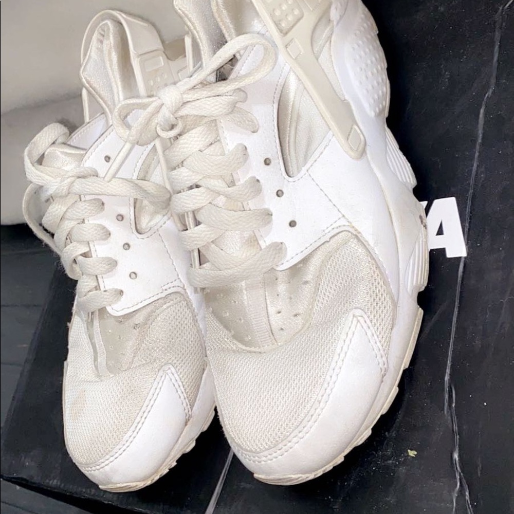 White Huraches NIKE